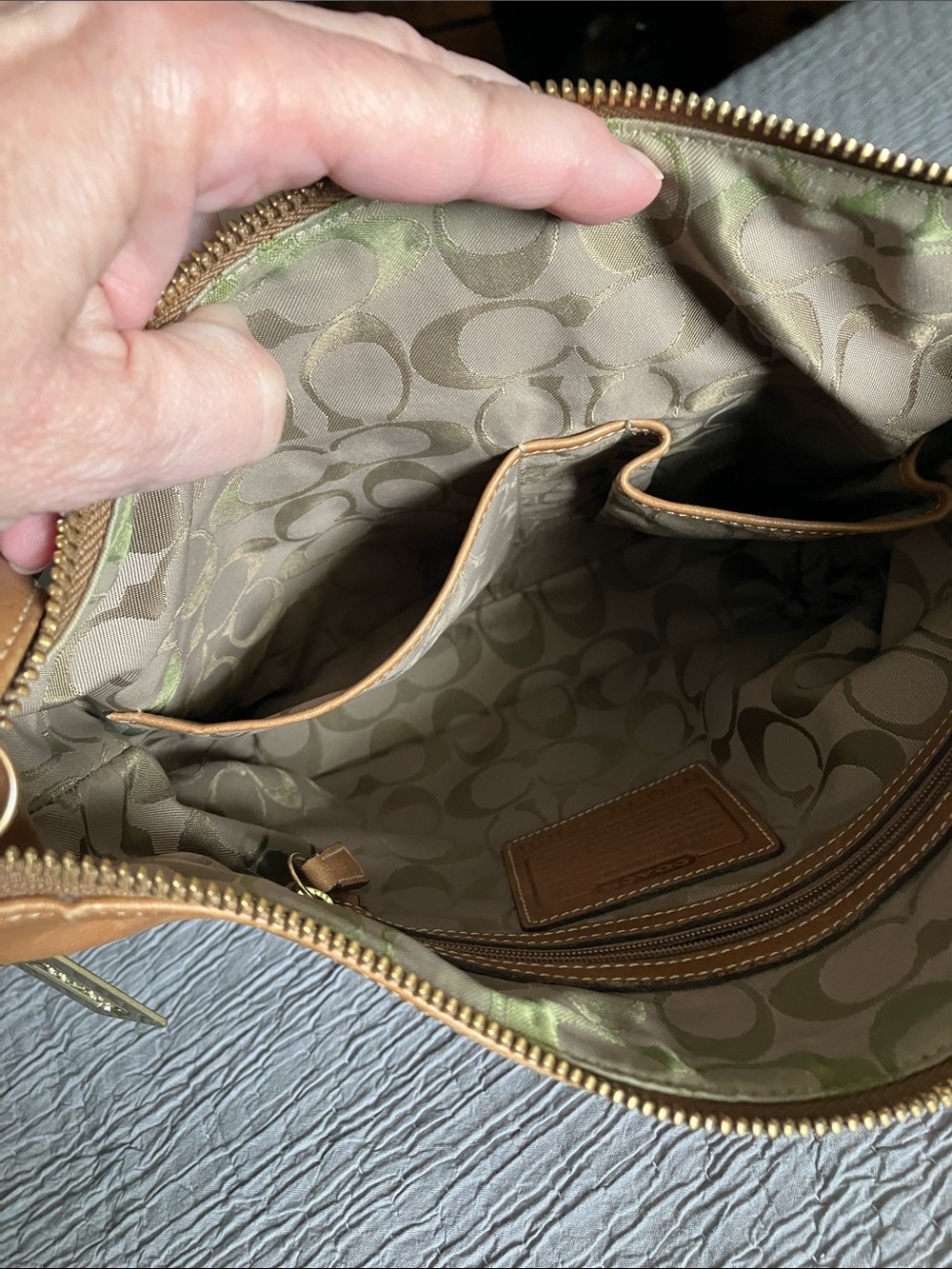 COACH. Vintage Leather Slim Duffle Bag in Tan with Brass Hardware. Great Shape! - Picture 8 of 16